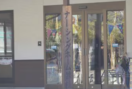 介護施設で入居者が餓死、食事は必要カロリーの半分