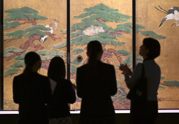 東博「大覚寺展の来場者が10万人を突破しました！記念すべき10万人目のお客様はこの方・・・・」