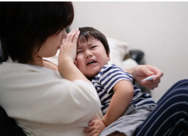 【SNS上で、子育てをしながら働く人を子持ち様とやゆして批判する投稿が後を絶たない】「また、休んでる、人少ないんだからいいかげんにしてほしい」　「子持ち様の休みのフォローめんどくさい、手当も付かないし」
