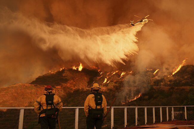 ロサンゼルス山火事の鎮圧に成功、２９人死亡、１万６２００棟損壊
