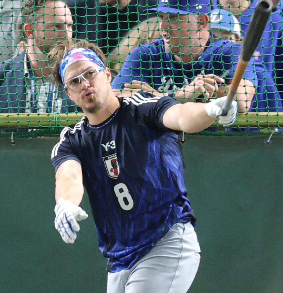 【MLB/サッカー】ドジャースの“キケ”が開幕前会見にまさかの日本代表ユニ姿で登場 「サッカー日本代表を目指そうと志し…」