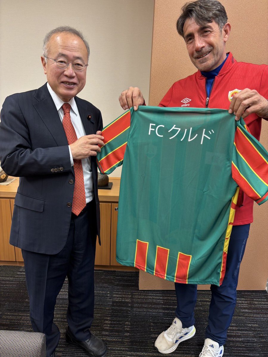 「FCクルド」関係者、J1試合開始前に退場　観客席で自チームの旗広げ記念撮影、警備員に注意され