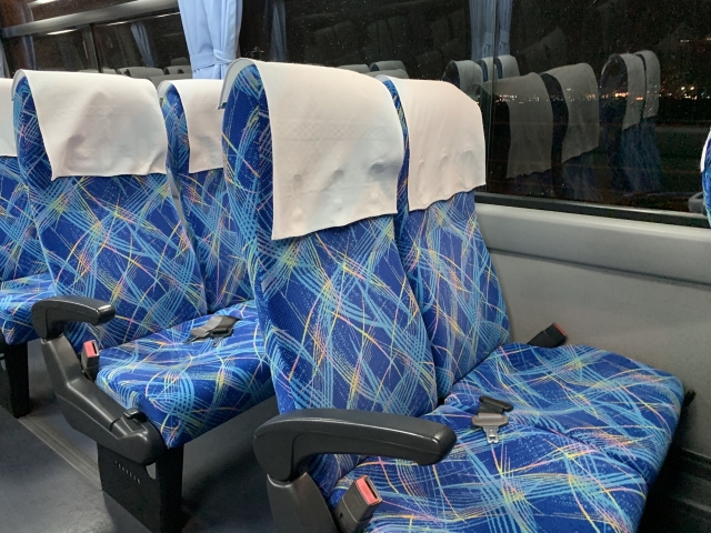 【話題】夜行バスって本当にお得なの？　身体へのダメージを考えると安くもない、という説