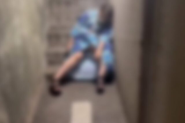 《真夜中の歌舞伎町、路上でスヤスヤ…》無防備な日本人女性が“路上で寝ている動画”が海外メディアで物議「治安がいいからね」