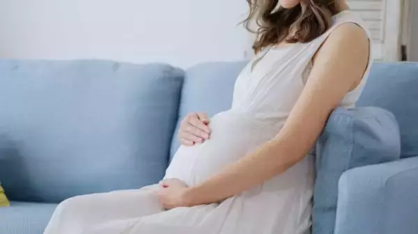 女さん「男がソファーを占拠して妊婦が座れない😡」←約7万いいね