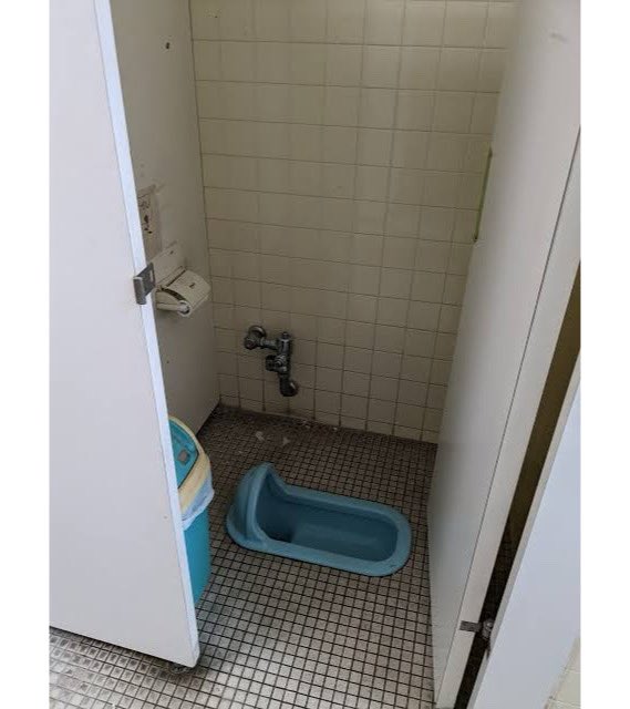 【X】なぜ大阪の公立高校が私学無償化で定員割れしまくっているのか、トイレ見れば分かる
