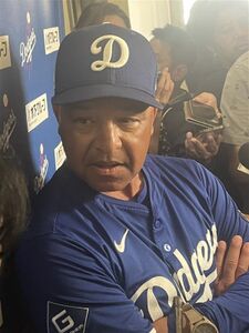 【ドジャース】大谷翔平が自打球股間付近直撃でもん絶！指揮官苦笑い「ショウヘイは元気だ」「彼はいい選手だ」