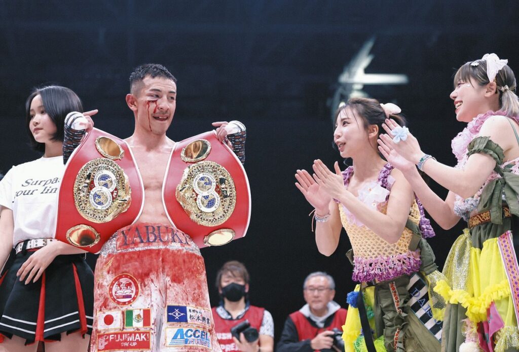 【ボクシング】矢吹正道が日本人初の世界2階級(フライ級・ライトフライ級)同時制覇！アヤラを12回TKO