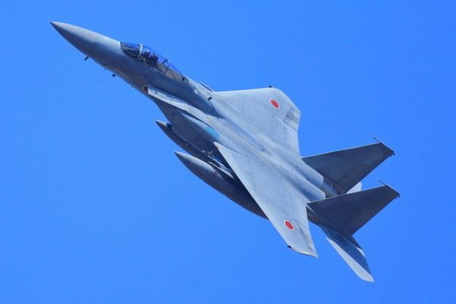 【中国軍の「胴体が2つある異形機」】日本に接近！沖縄を通り越して奄美大島沖まで飛行 防衛省が画像を公開