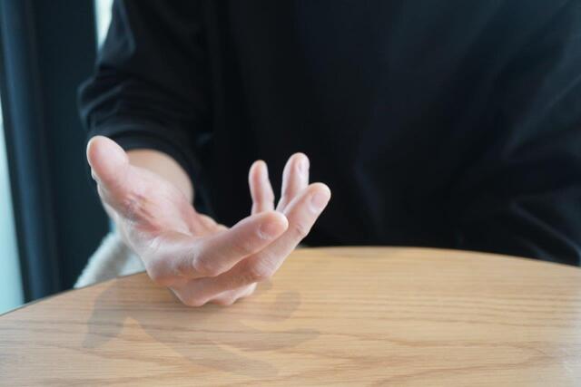 【母親を反ワクチン “陰謀論で失った” 製薬会社に勤務する30代男性の告白】「それまで頑張り屋だった母が、不確かな情報を信じる人だとは思っていませんでした」