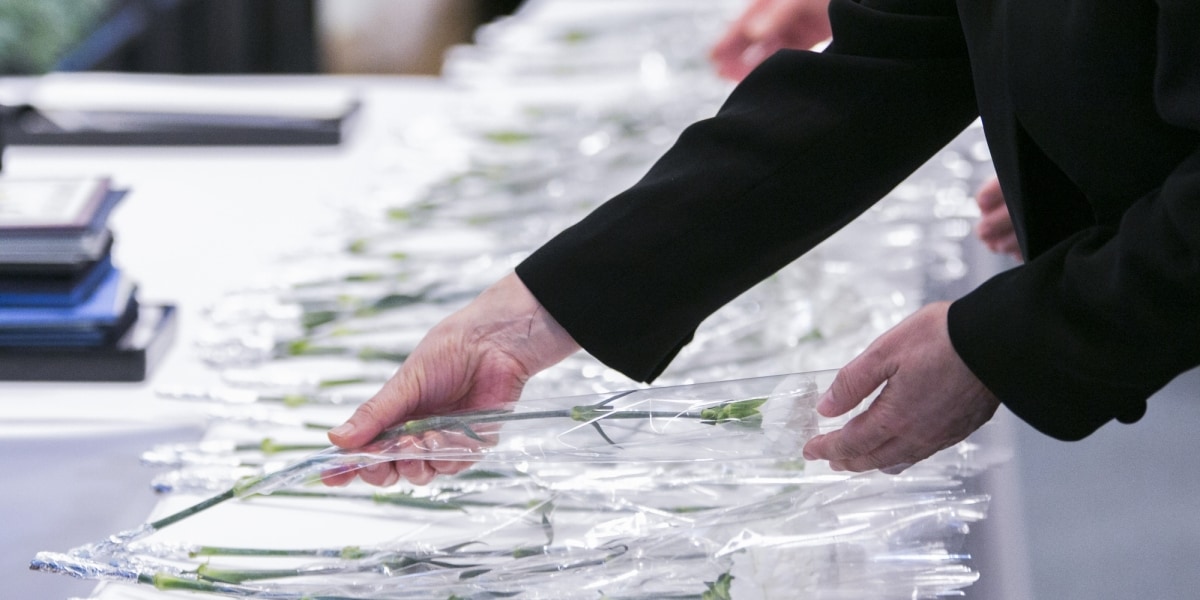 【風習】「葬式で遺骨を食べた」芸能人も告白、意外と多い？ 勝手に食べられた遺族は「納得できない」…法的問題は
