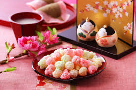【🎎】なぜひな祭りに「ひなあられ」？　関東と関西では味が違う!?