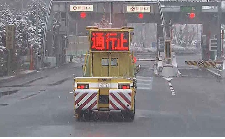 新東名、雪の影響で怒りの通行止め