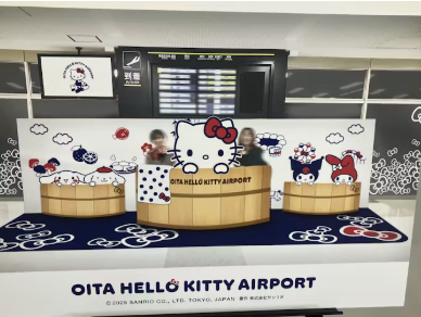【期間限定】大分空港がハローキティ空港に変身！関西万博にあわせてサンリオ祭りだ！