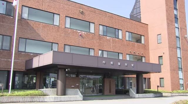 ベルトコンベヤーに腕や上半身を巻き込まれキノコ工場の男性社員（63）が重体