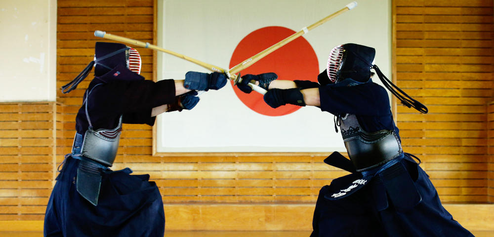 剣道部顧問の男性教諭、部活動中に剣道部員の生徒を面の上から竹刀で叩いて懲戒処分