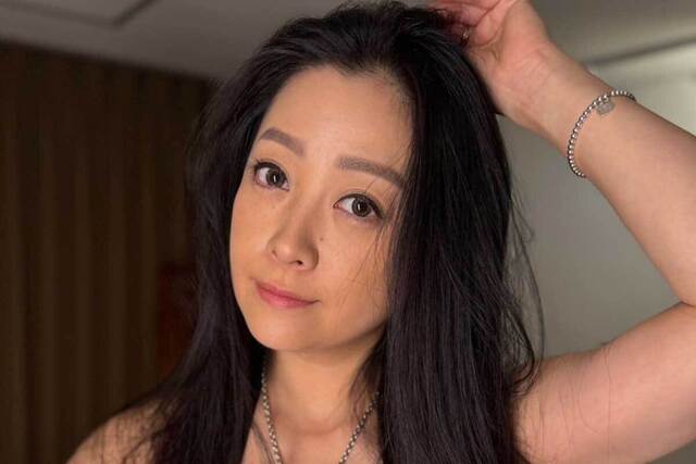 小向美奈子「今年結婚します!!」堂々宣言…お相手にもネット注目「ビックリ」「素敵なカップル」