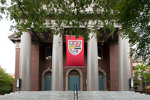 【低～中所得層からより多くの学生を迎える】米ハーバード大学、年収3000万円以下の家庭の子どもは学費を無料に・・・年収1500万円以下の家庭の子どもについては、学費に加え食費や学生寮、旅費なども学校が負担