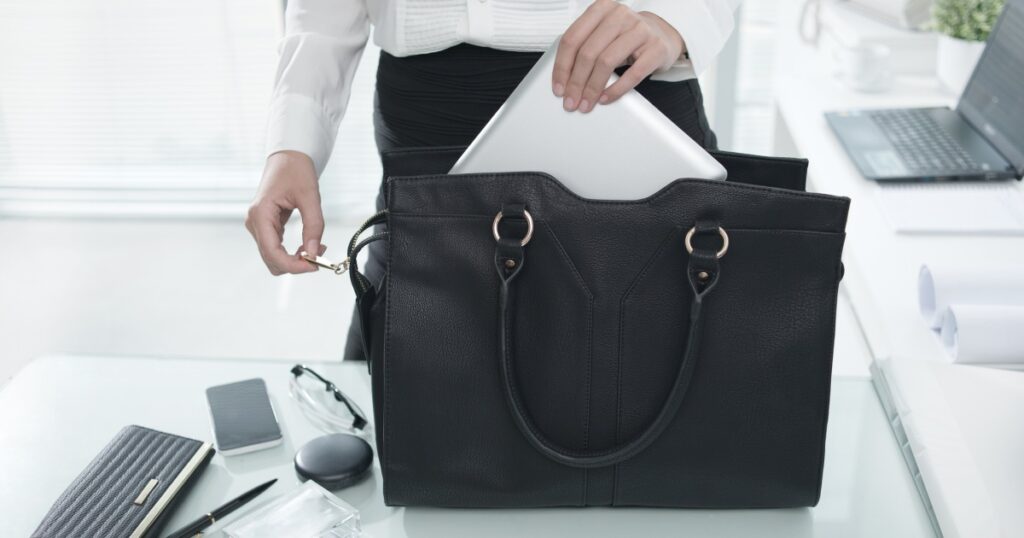 ADHDの大人の「中身が散らかったバッグ」に共通していること…「荷物が多い」のに必要なものが見つからない「原因」（南 和行氏）