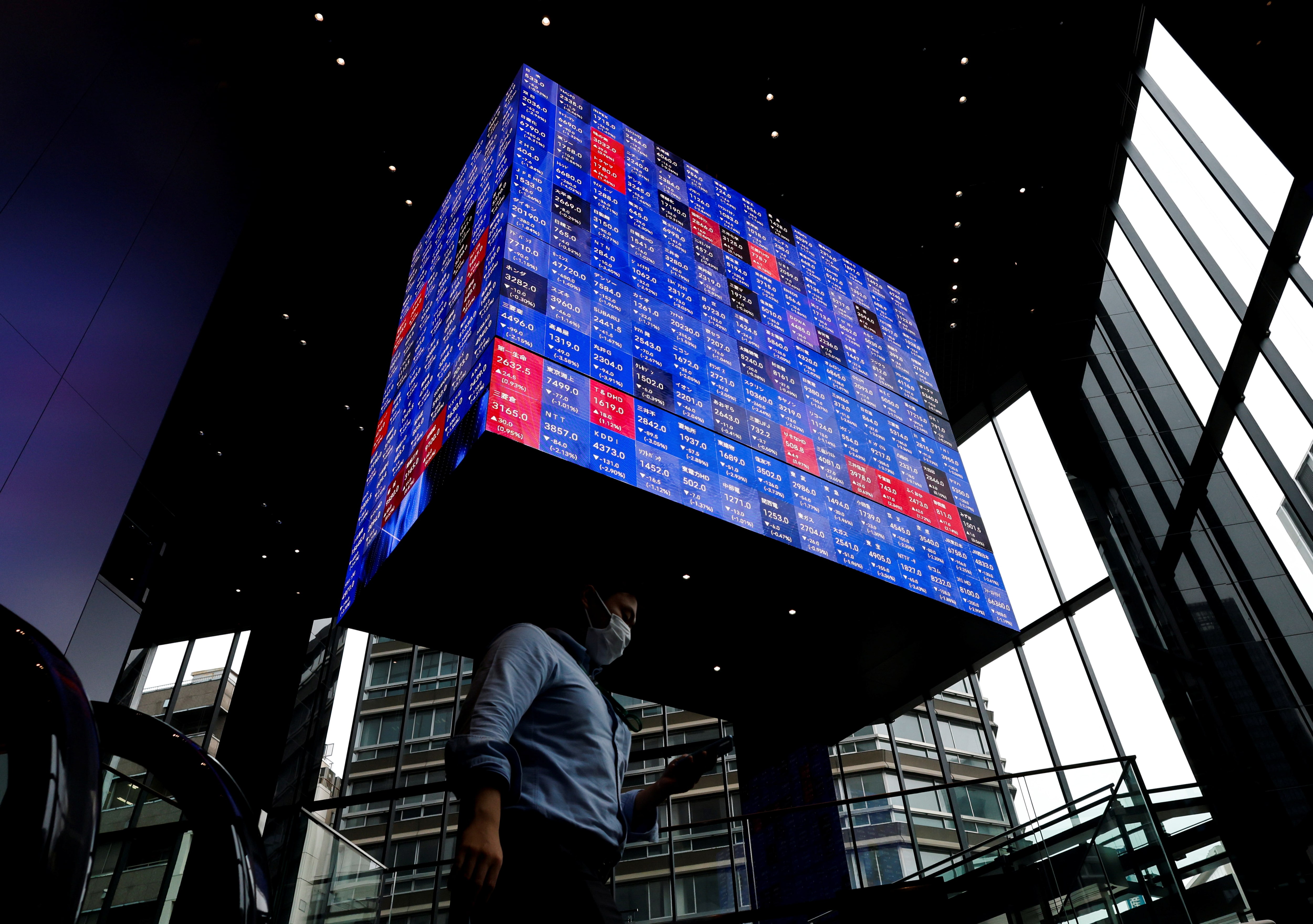 【株式】日経平均株価が大幅続落、一時3万4000円割れ