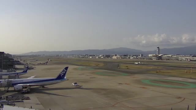 【滑走路一時閉鎖】福岡空港に中国からのプライベートジェット機が緊急着陸