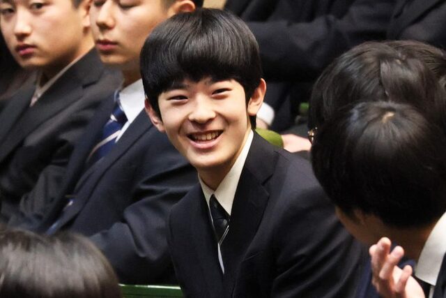 【皇室】「うなぎパイ渡せた！」悠仁さまに筑波大の学生らが「地元銘菓を渡すブーム」…実際に手渡された食品はどうなる