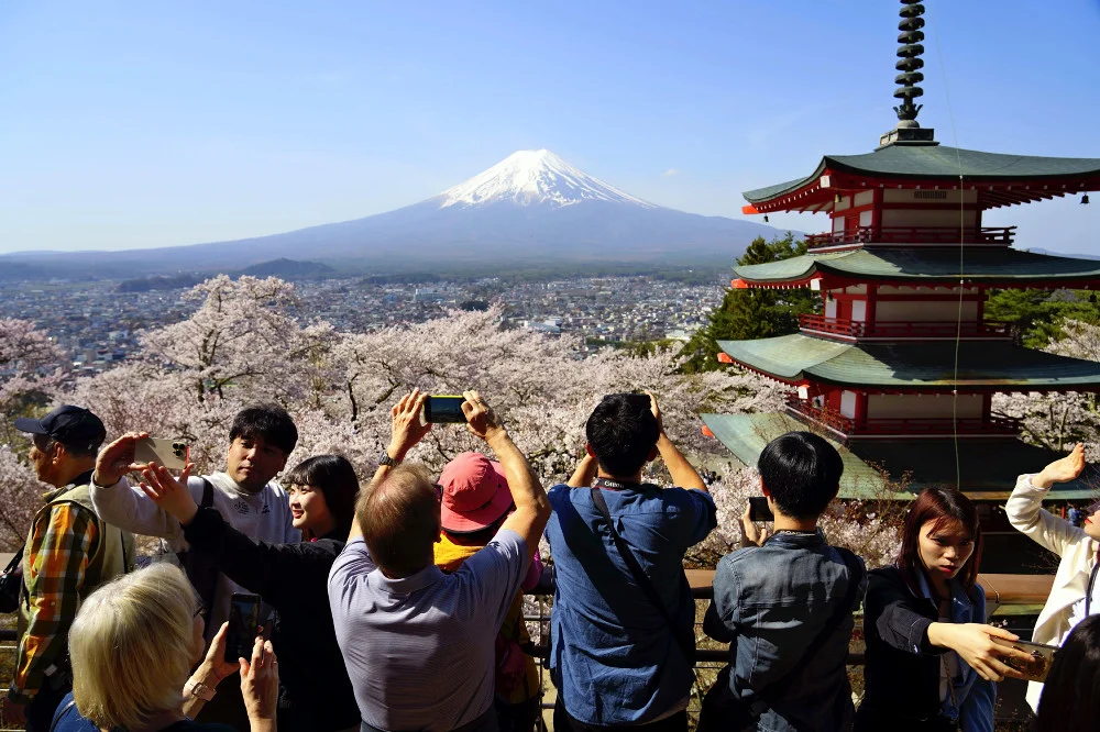 訪日観光客、日本で買い物せずただ観光を楽しむだけの存在になり終わるwww免税売り上げ全社マイナス
