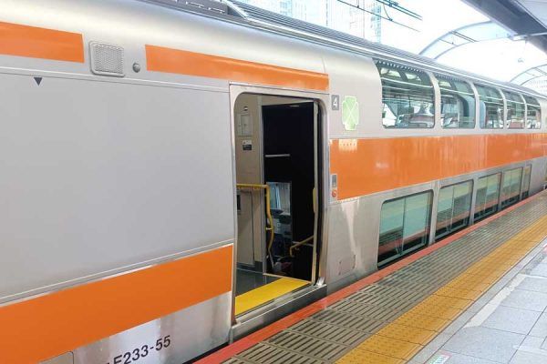 【鉄道】「不正が許せない」 ついに中央線グリーン車で“赤ランプ狩り”発生？ SNSで広がる困惑の声、もはや「グリーン車警察」か？