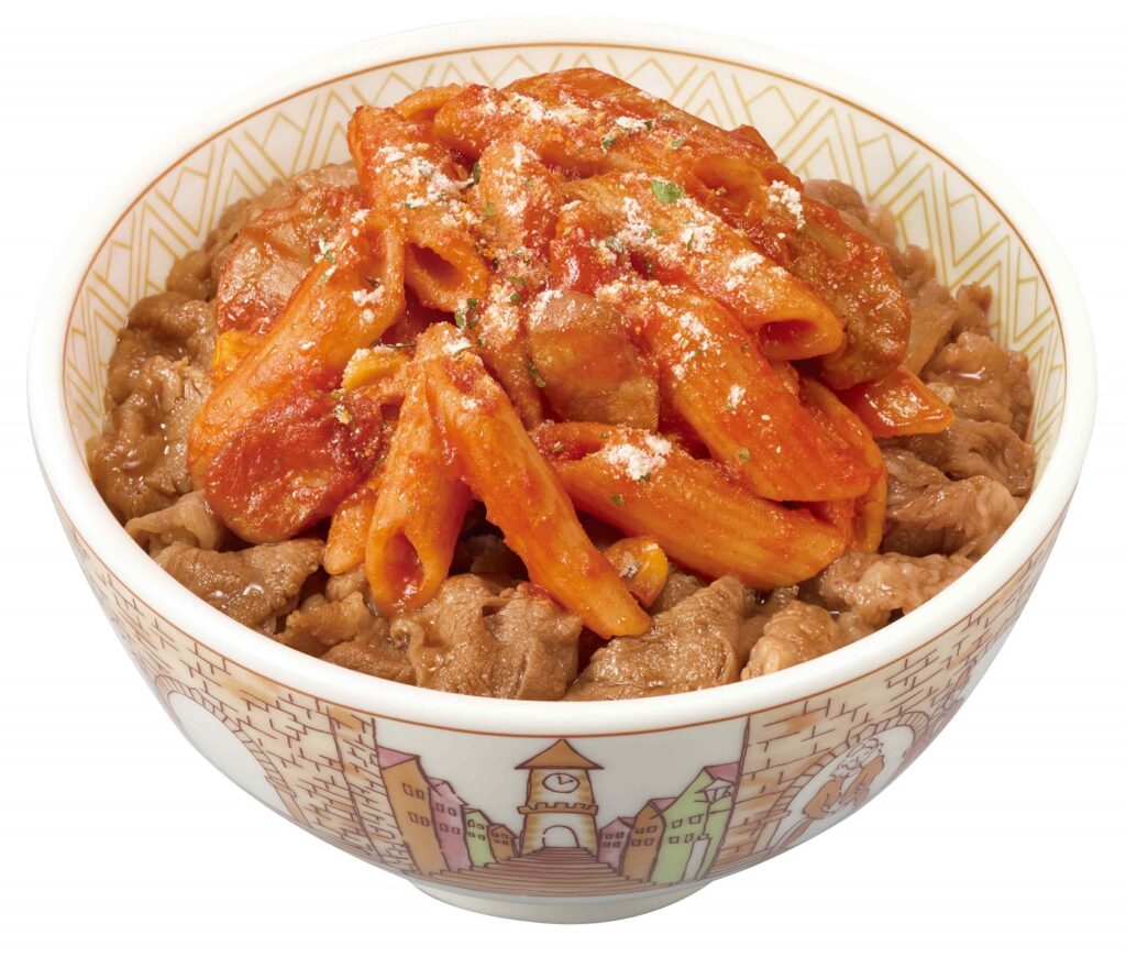 すき家に新メニュー「ナポリタン牛丼」登場、ペンネを使ったナポリタンをトッピング、「チーズナポリタン牛丼」なども同時発売