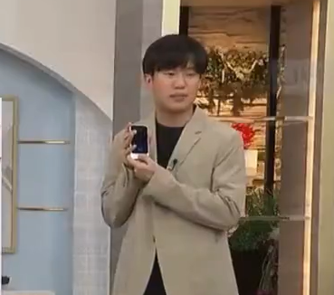 【動画】翻訳機さん、通販番組の生放送でとんでもないやらかしをしてしまう