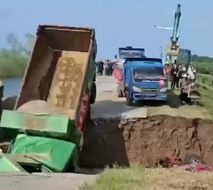 【動画／中国】決壊した堤防をトラックで修復、やっていることが雑で素晴らしい