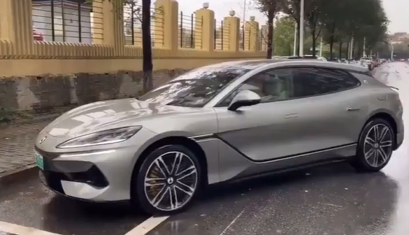 中国「新しい中国車は、後輪を反対方向に回転させることによりカニ歩きや縦列駐車が可能、どうだ凄いか？」→→ 日本「それ、1987年に日本にあったよーー！！（ホンダの4WS、日産のスーパーハイキャス）