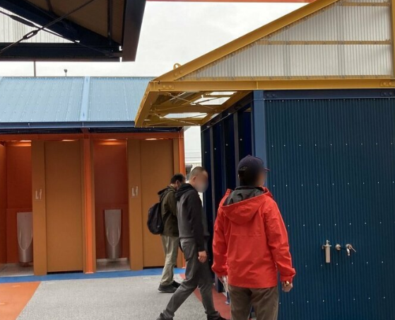 【使いづらい大阪万博のトイレに不満爆発】「目の前で破壊」トラブルも発生・・・来場者が憤る“デザイン優先”設計の問題点　「このトイレは舐めてんのかと思った」　怒りの投稿が多い