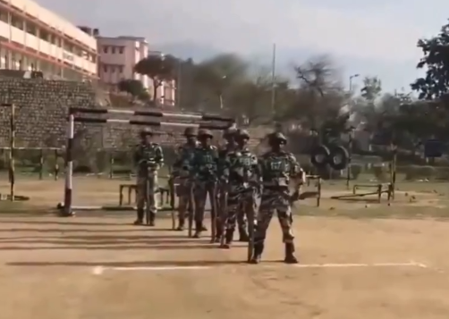 【動画】インドとの開戦に備えたパキスタンの鬼気迫る軍事訓練が話題に