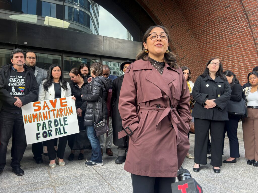トランプ政権による移民数十万人の法的地位剥奪、連邦地裁が認めず
