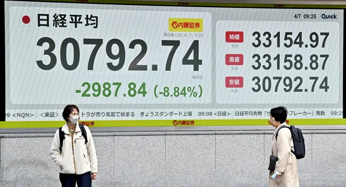 日経平均急落「どこまで下がるのか」「様子を見るしかない」…個人投資家ら動揺