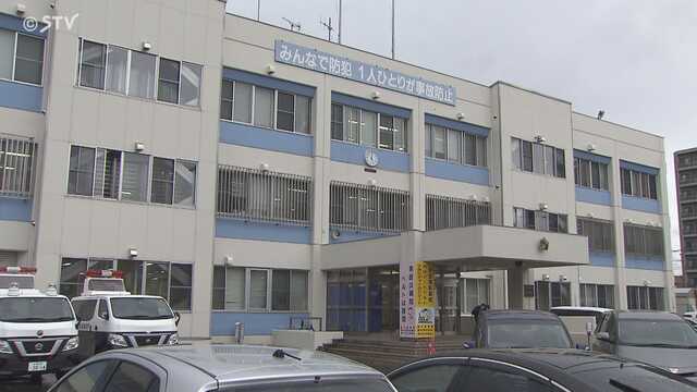 金目のものを探して車内を物色中…「ドロボー！」と叫ばれても現場にとどまった男（自称45歳）を逮捕