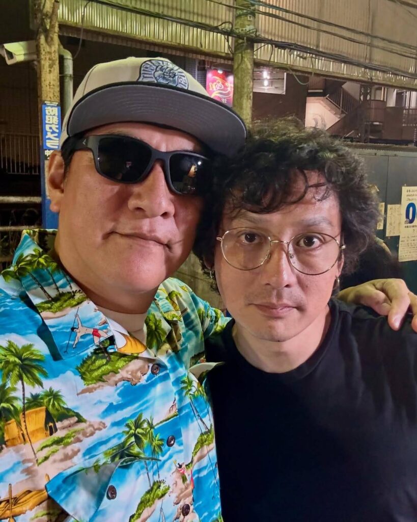 【芸能】「キッズ・リターン」で大ブレイクから29年…写真家としても活躍する49歳俳優〝地元サシ飲み2ショット〟に反響