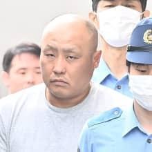 「押し倒したが騒がれてできなかった」…わいせつ容疑38歳男「スキンヘッドでカメラマン睨み」凄み姿
