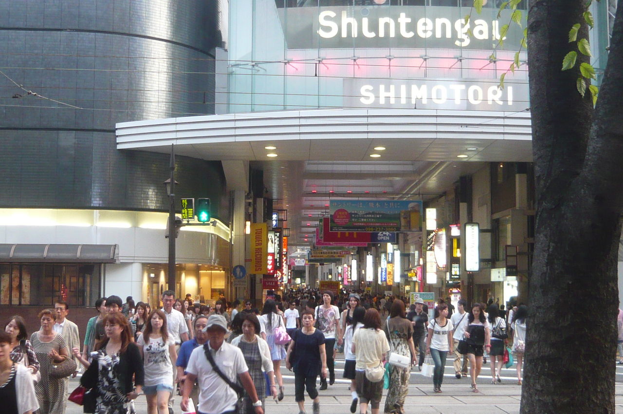 女子中学生が100人以上の架空人物に成り済まし同級生３人を洗脳、１８万円詐取　熊本