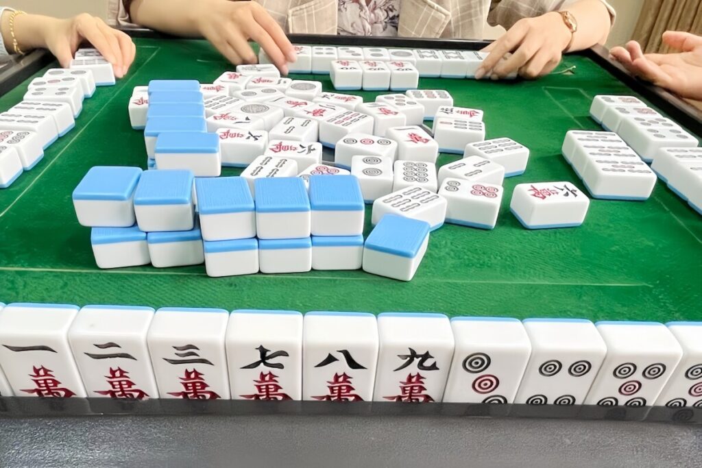 【チャイナ】 男性がネットで知り合った美女3人とマージャン、方言で意思疎通され大負け、8000元奪われる