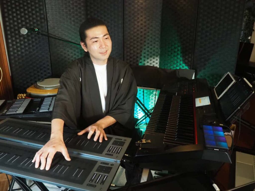 【音楽】オーケストラの音１人で表現　10種以上の最先端電子楽器駆使する演奏家・薮井佑介さん