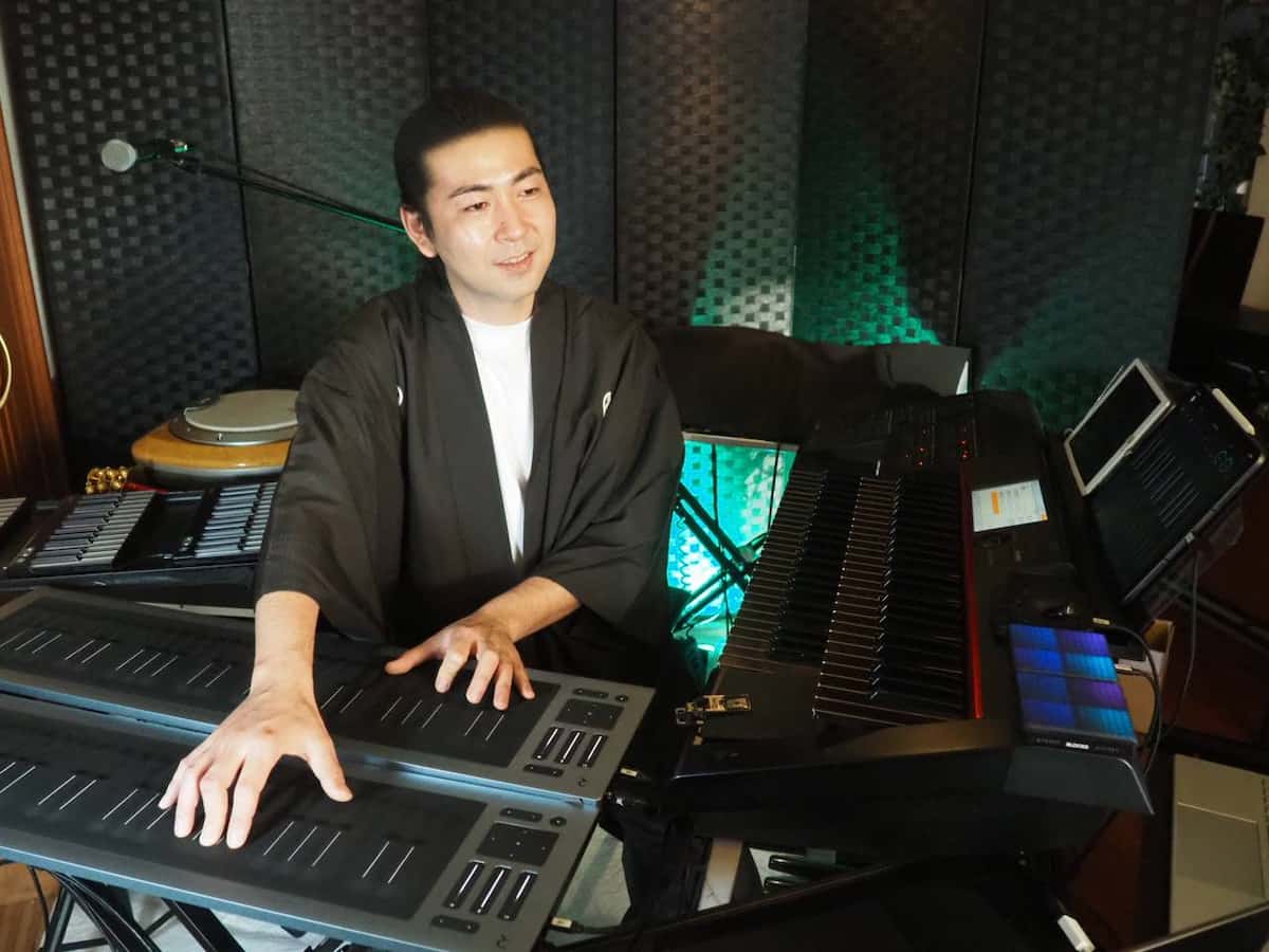 【音楽】オーケストラの音１人で表現　10種以上の最先端電子楽器駆使する演奏家・薮井佑介さん