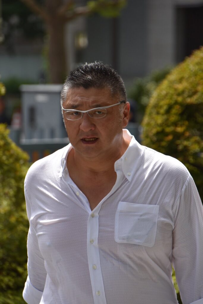 【悲報】「誰でも良かった」相撲部屋の親方に殴りかかった無職を逮捕