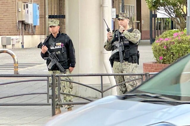 反戦デモしてたら米兵が銃持ってたの!!怖い!!許せない!!!