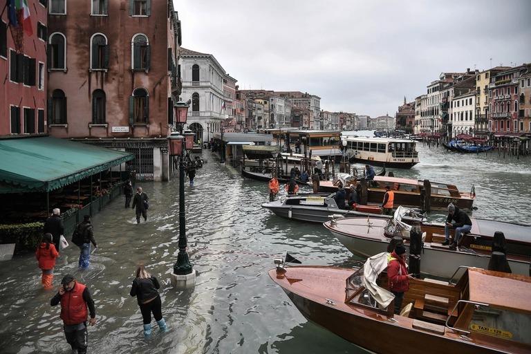 【イタリア】沈みゆくベネチアに都市全体を持ち上げる計画