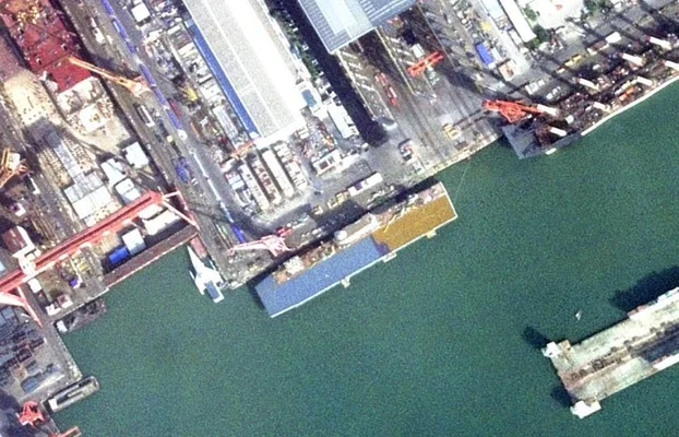 【中国が「軍民両用艦」建造】台湾有事には兵員・兵器輸送に利用か…読売新聞など衛星画像分析