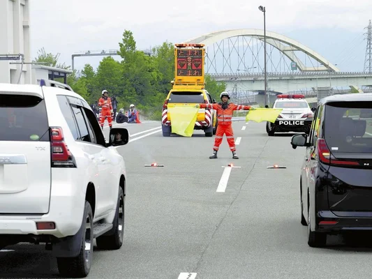 【注意！】逆走を想定した対応訓練、山梨県警「高速道路で対向車両はあり得ないという考えは捨てて」