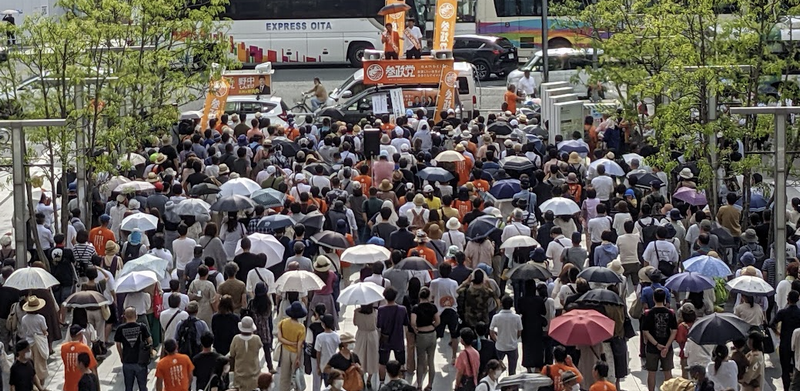 【街宣】日本保守党の博多街宣の聴衆、参政党を大きく上回る