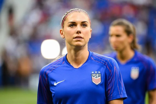 特にアメリカ人は口を見てコミュニケートするからマスクで口を隠している奴大嫌いらしいね